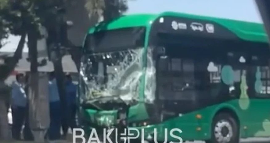 Bakıda "BakuBus" qəza törədib - Yaralılar var