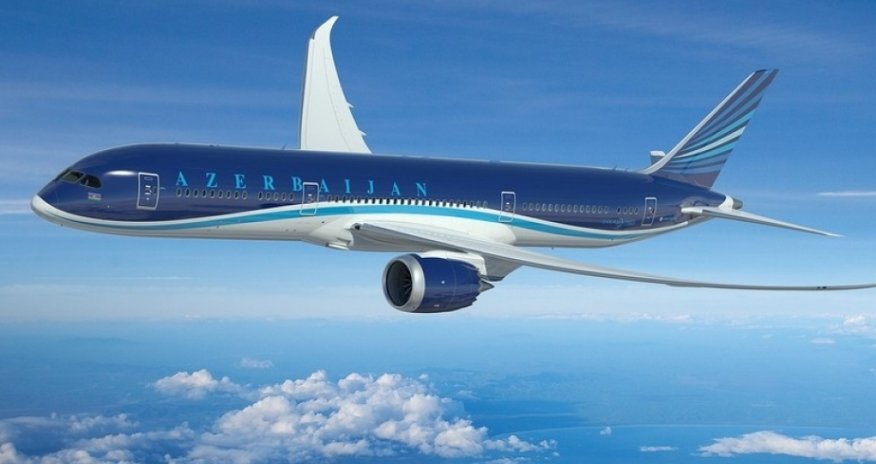 Самолет AZAL развернулся над Кипром и летит обратно в Баку