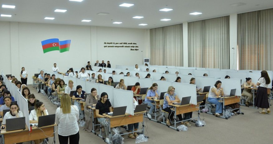 Руководители СМИ понаблюдали за экзаменом для учителей
