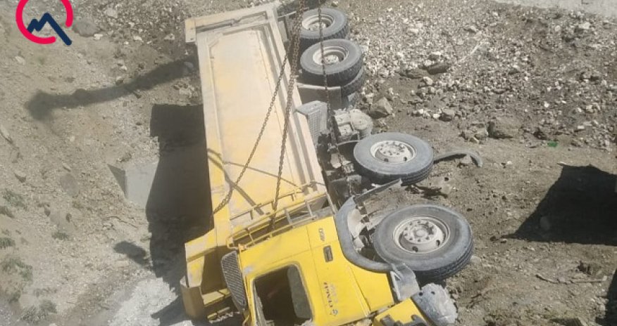 Kəlbəcərdə yük avtomobili aşıb, ölən var