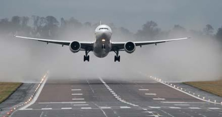 Два самолета столкнулись в российском аэропорту