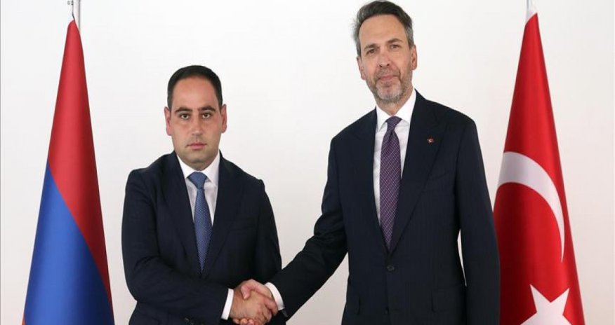 Türkiyə və Ermənistan nazirləri görüşüb