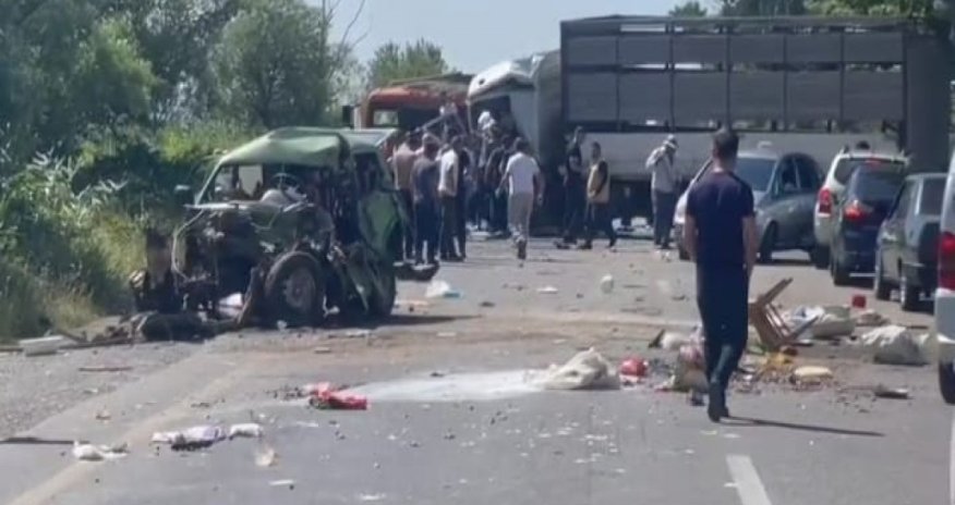 Şabranda yük və minik avtomobilləri toqquşub, ölən var