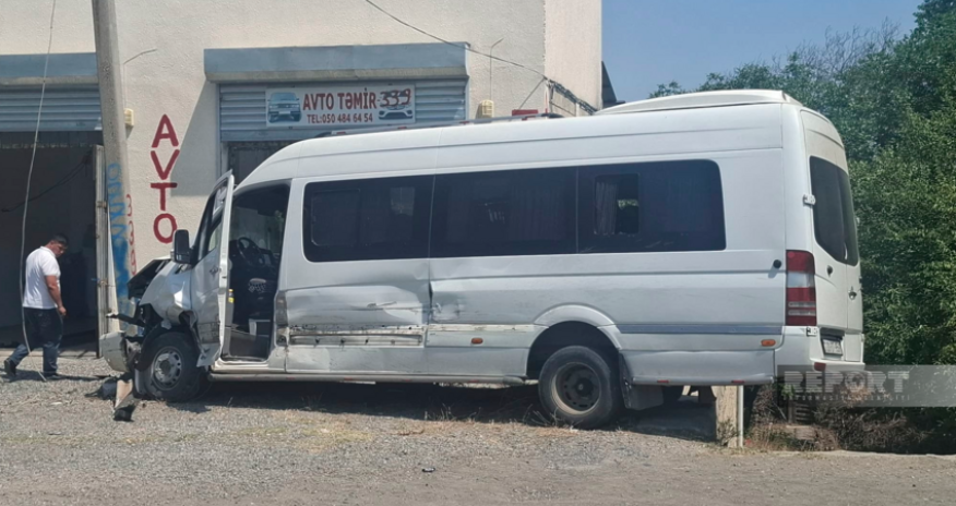 Goranboyda mikroavtobusla minik avtomobili toqquşub, xəsarət alanlar var