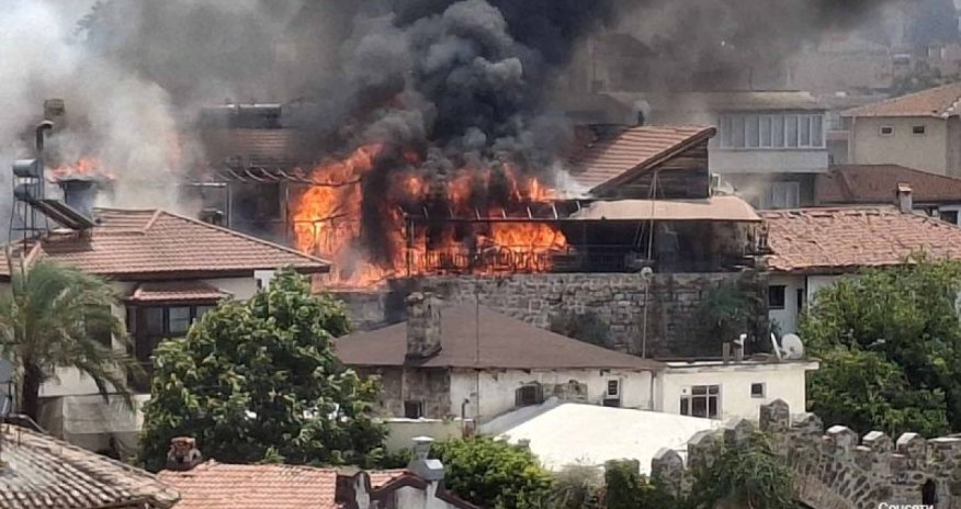 Пожар в историческом центре Антальи
