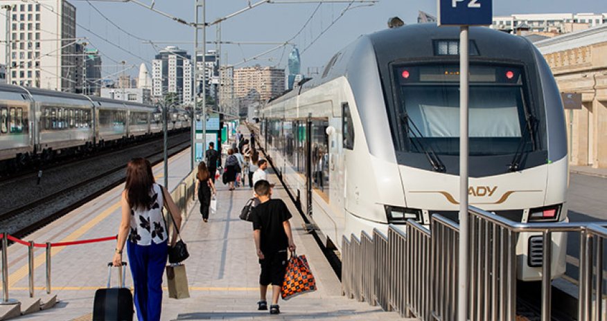 Qeyri-iş günlərində qatarla daşınan sərnişinlərin sayı açıqlanıb