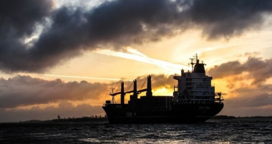 Танкер с миллионом баррелей нефти взорвался возле Ливии