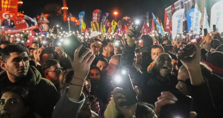 İstanbulda böyük mitinq: polis ilə toqquşmalar baş verib
