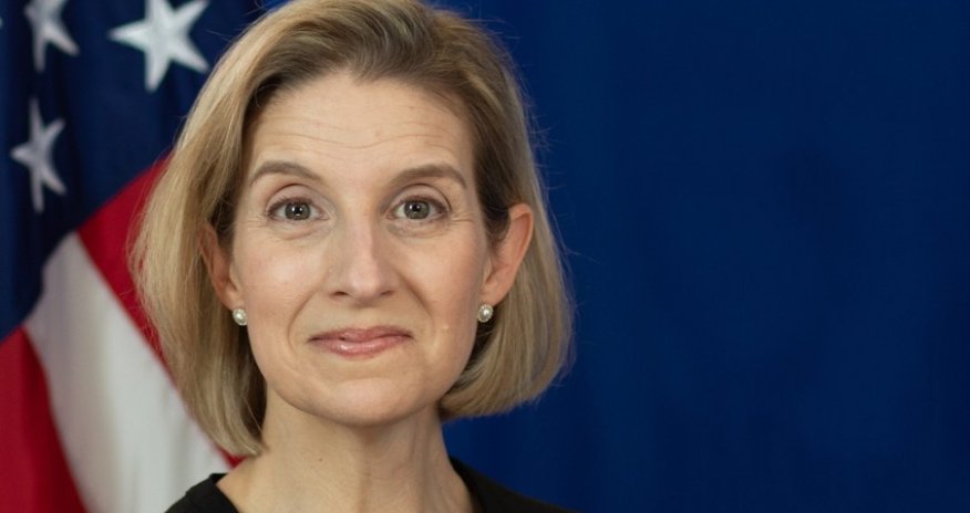 Emi Karlon gələn həftə Bakıya gələcək