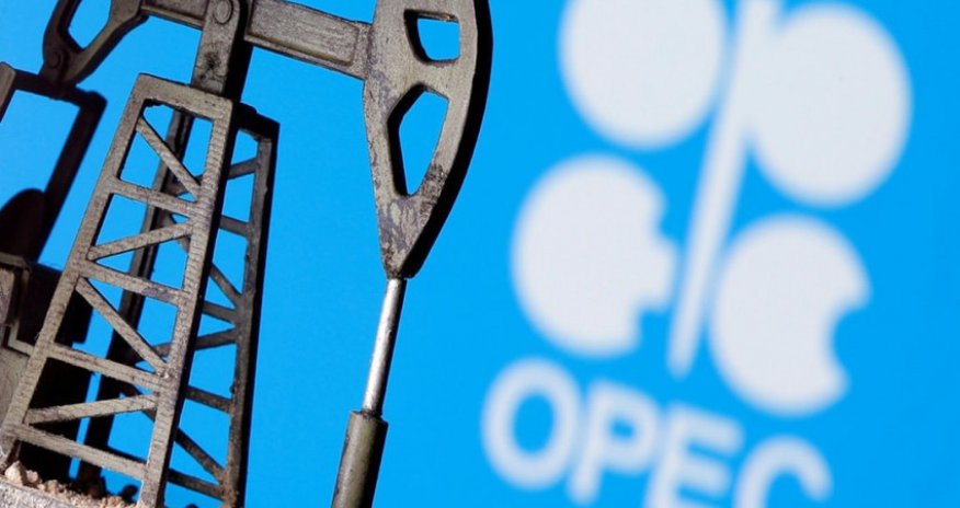 Восемь стран ОПЕК+ обсудят план по добыче нефти на август