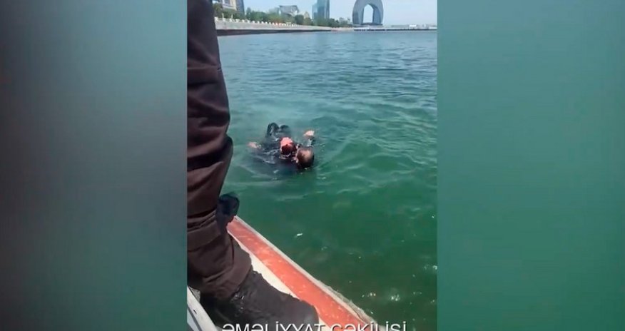 Dənizdə batma təhlükəsində olan şəxs xilas edilib - Video