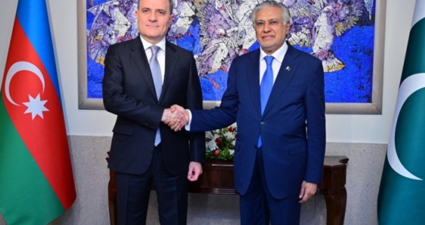 Azerbaijani, Pakistani FMs discuss strategic partnership