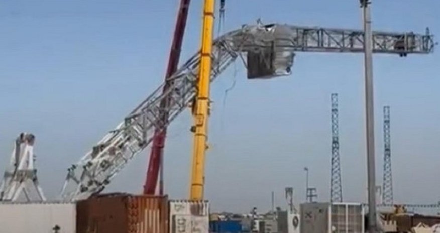 Буровая вышка рухнула на месторождении в Казахстане