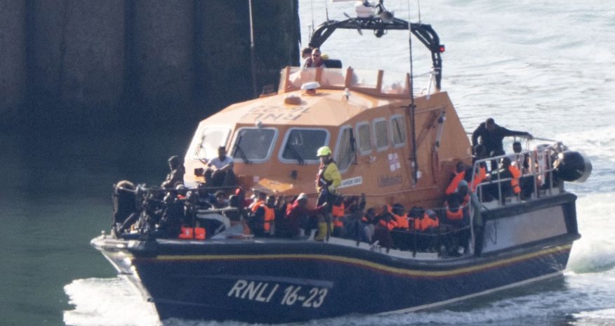 Britaniyaya bir gündə 573 miqrant qanunsuz daxil olub