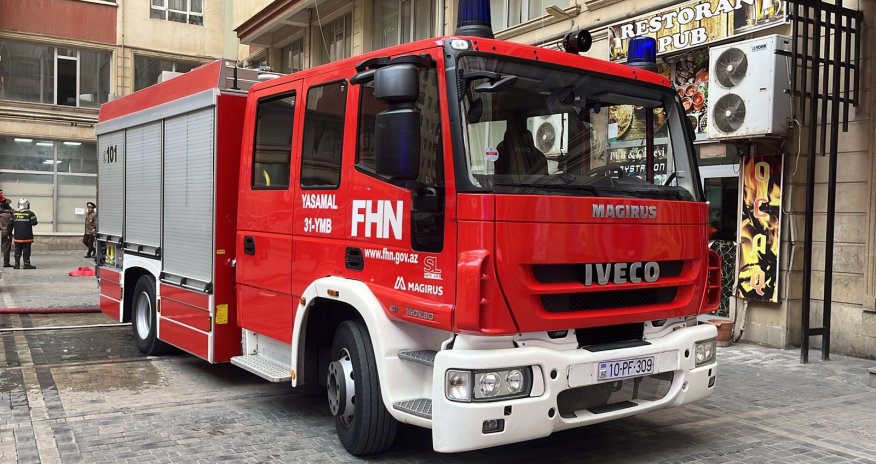 Bakıda avtomobil yanıb