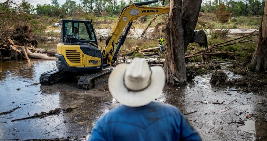 Число жертв наводнений в Техасе выросло до 129 человек