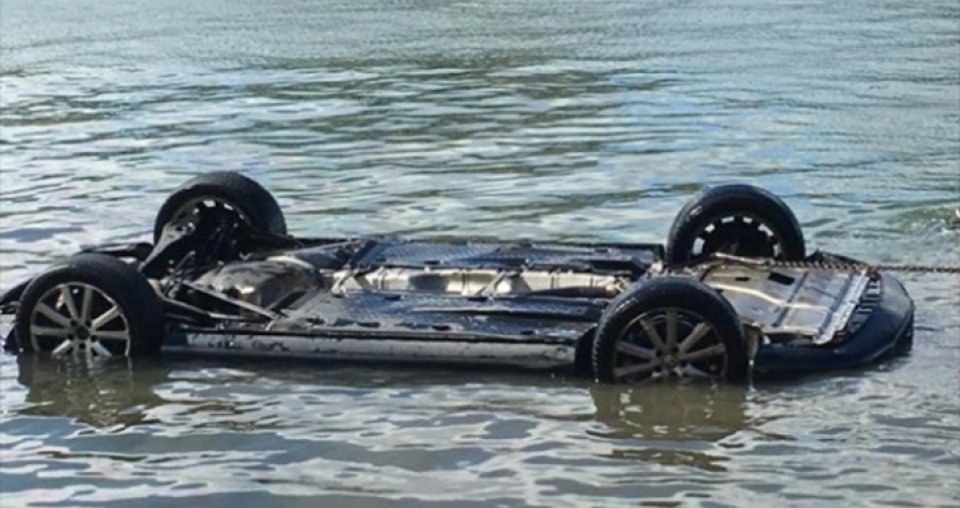 Salyanda maşın kanala aşıb,ölənlər var