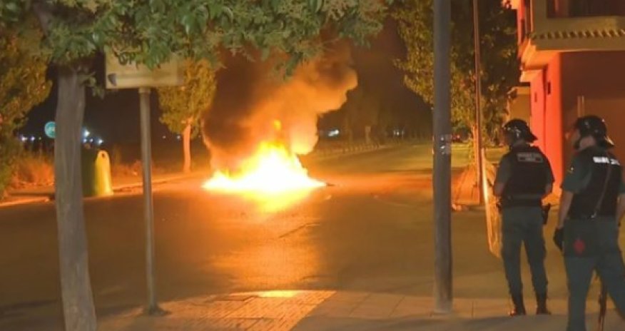 Ультраправые и мигранты устроили беспорядки в Испании