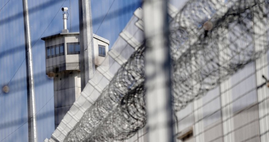 Во Франции заключенного вынесли из тюрьмы в сумке