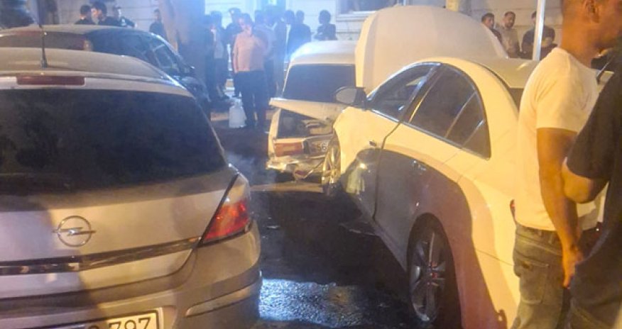 Gəncədə zəncirvari qəza olub, 4 avtomobil toqquşub