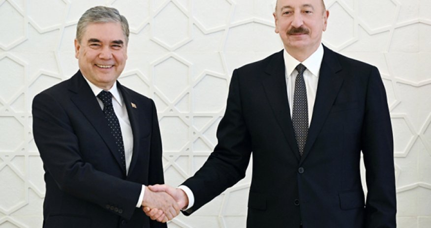 Azərbaycan və Türkmənistan liderləri ikitərəfli əlaqələrin genişləndirilməsini müzakirə ediblər