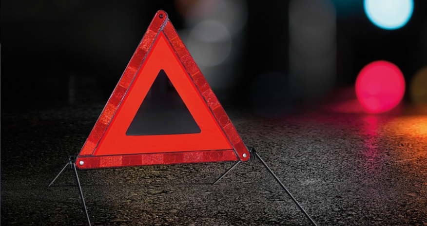 Ucarda mikroavtobusla yük maşını toqquşub, xəsarət alan var