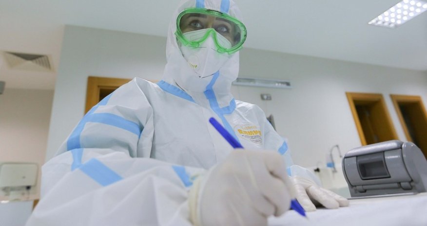 COVID-19-la mübarizə tədbirlərində iştirak edən tibb işçilərinə əlavələrin müddəti uzadılıb