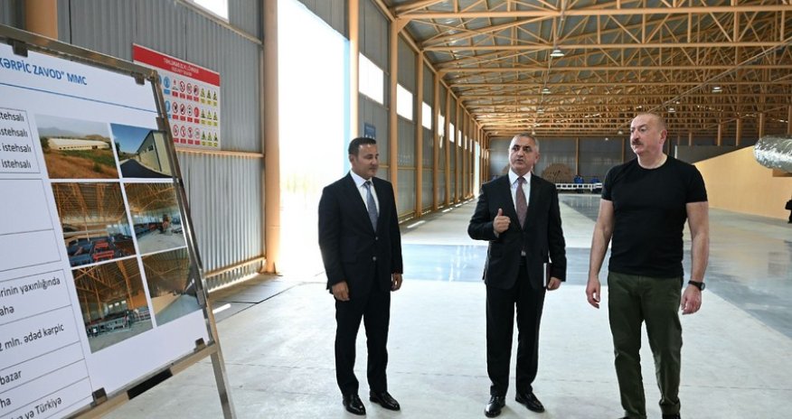 Əliyev Xocalıda kərpic zavodunun açılışında iştirak edib