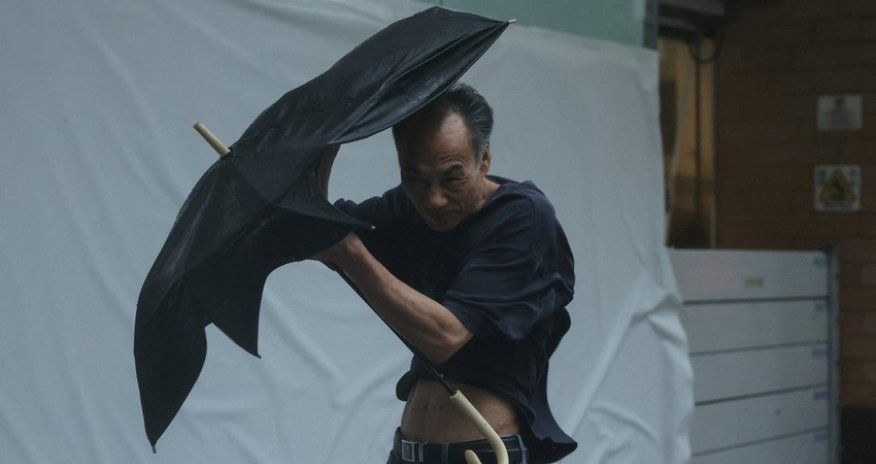 В Гонконге из-за тайфуна "Випха" пострадали более 20 человек