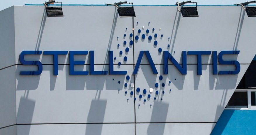 
Stellantis сообщила об убытках в &euro;300 млн от пошлин США