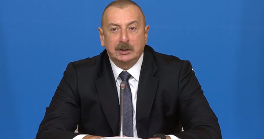 Prezident jurnalistləri təbrik edib