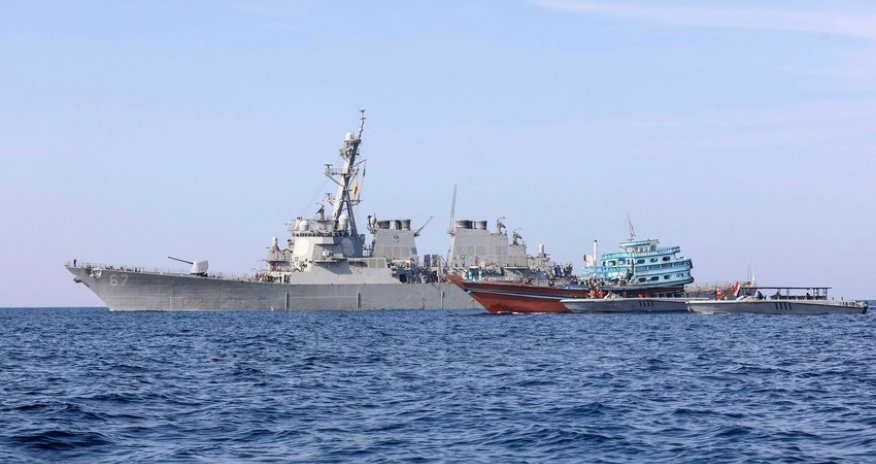 Американский эсминец приблизился к подконтрольным Ирану водам в Оманском заливе