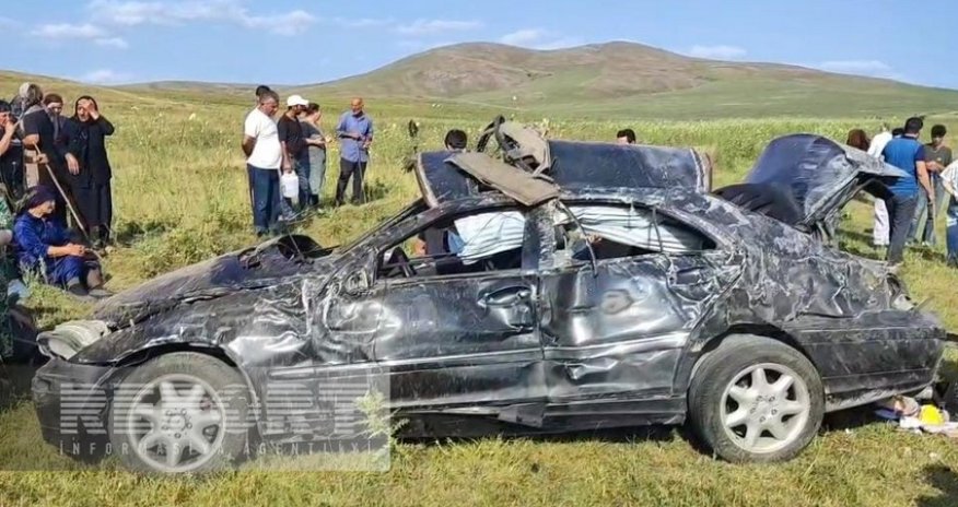 Laçında baş verən yol qəzasında üç nəfər ölüb, bir nəfər yaralanıb