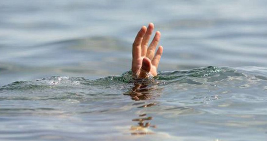 Dənizdə iki nəfər batıb