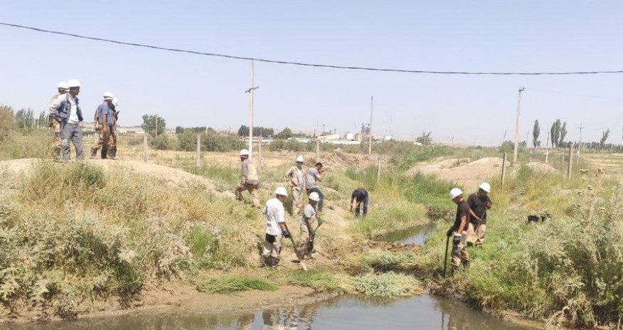 В Узбекистане в канал попала нефть из-за аварии