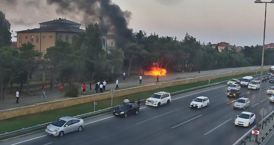 Aeroport yolunda maşın yanıb