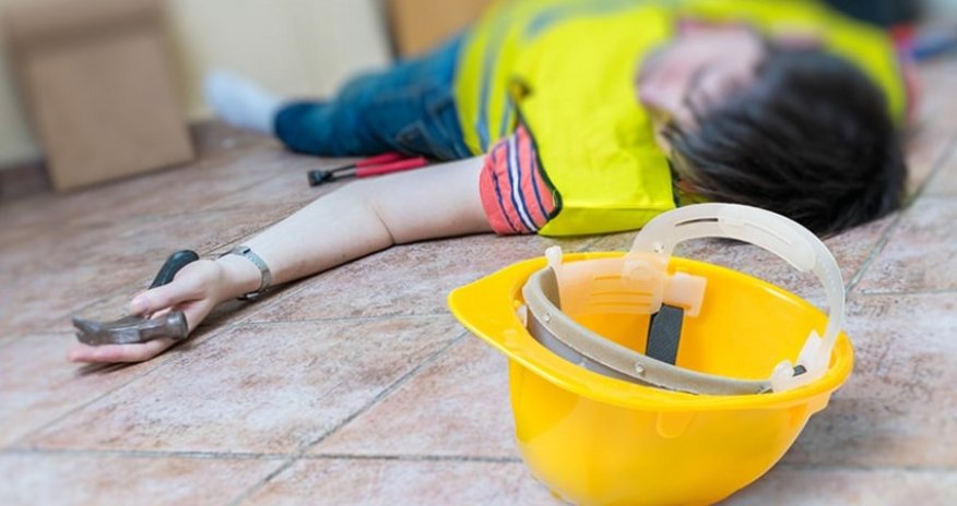 
Xırdalanda fəhlə yüksək mərtəbədən yıxılaraq ölüb