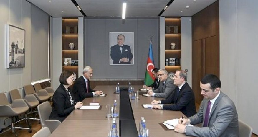 XİN rəhbəri Beynəlxalq Qızıl Xaç Komitəsinin nümayəndə heyətini qəbul edib