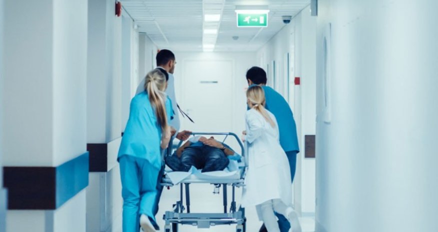 Qalada avtomobilin vurduğu 18 yaşlı şəxs xəstəxanada ölüb