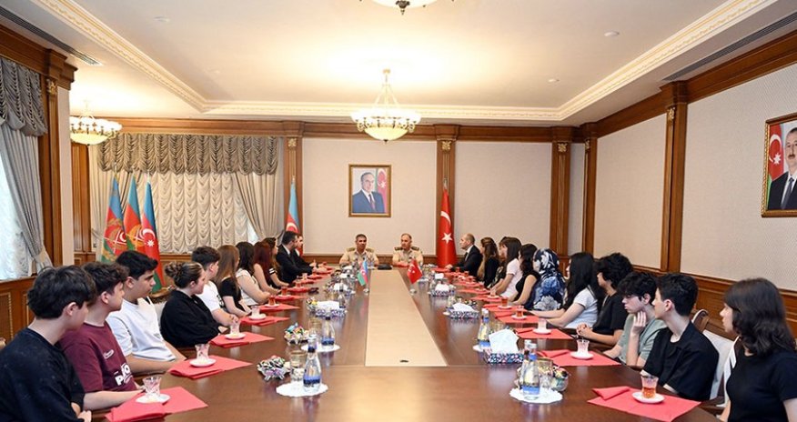 Həsənov və Kərim Vəliyev Azərbaycanda səfərdə olan türkiyəli şəhid ailələrinin üzvləri ilə görüşüb