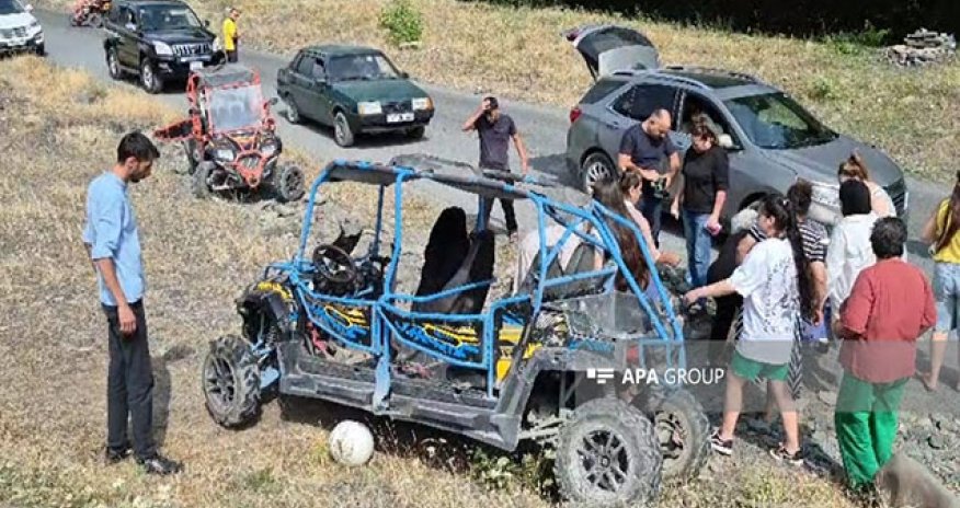 Qəbələdə turistlər qəzaya düşüb