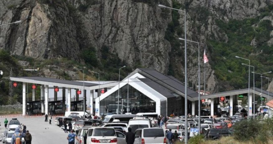 Украинцы застряли на границе России с Грузией и объявили голодовку