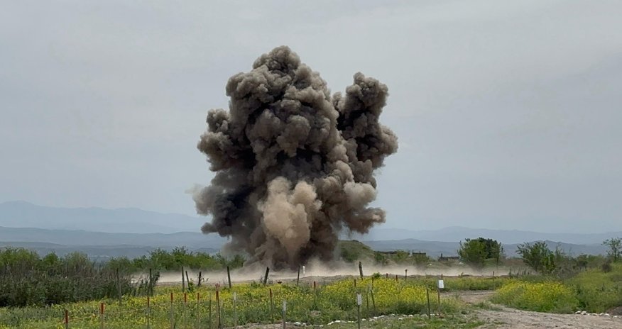 Пятеро азербайджанских военных ранены при подрыве на мине