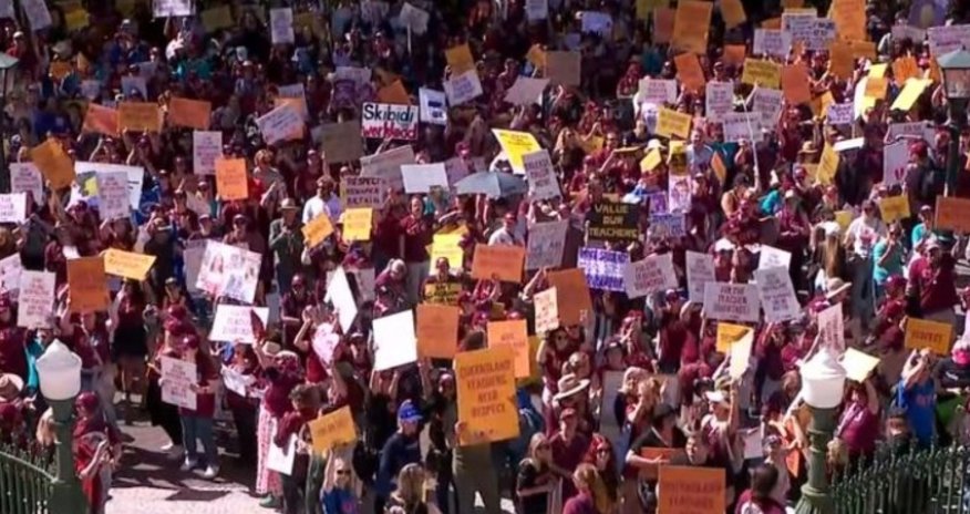 В Австралии десятки тысяч учителей вышли на забастовку