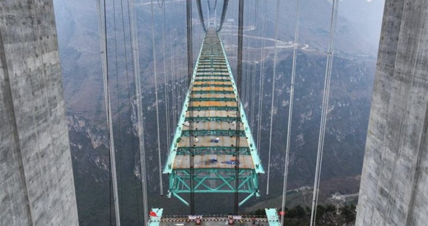 Çində asma körpü çöküb, 5 nəfər ölüb