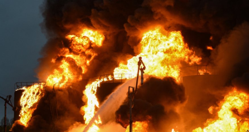 Россия ударила &laquo;Шахедами&raquo; по нефтебазе SOCAR: есть тяжелораненые