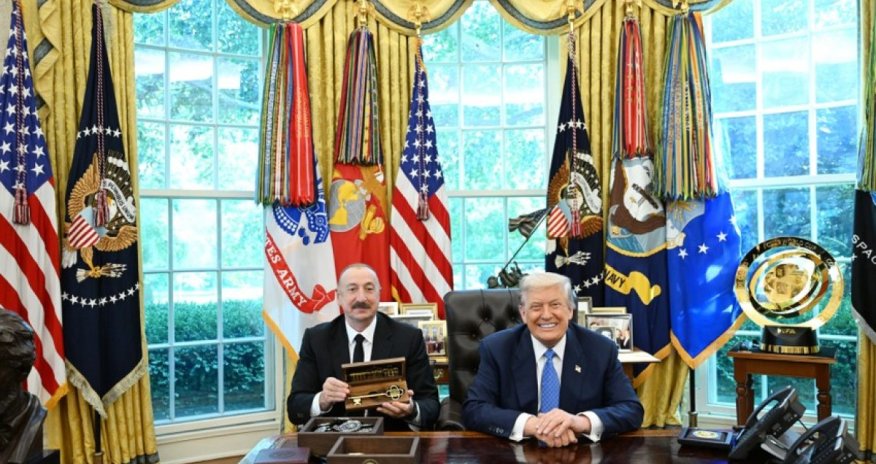 Трамп вручил Алиеву ключи от Белого дома