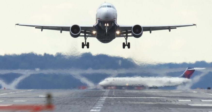 В шести российских аэропортах ввели ограничения