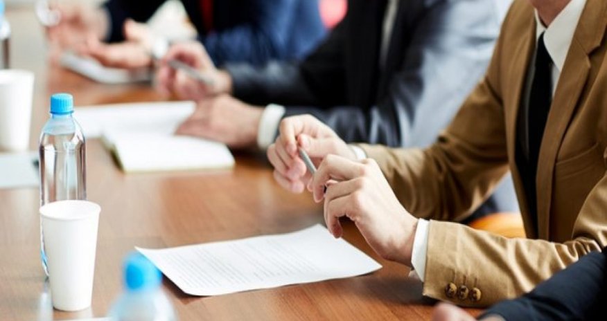 Ölkədə dövlət işçilərinin sayı azalıb