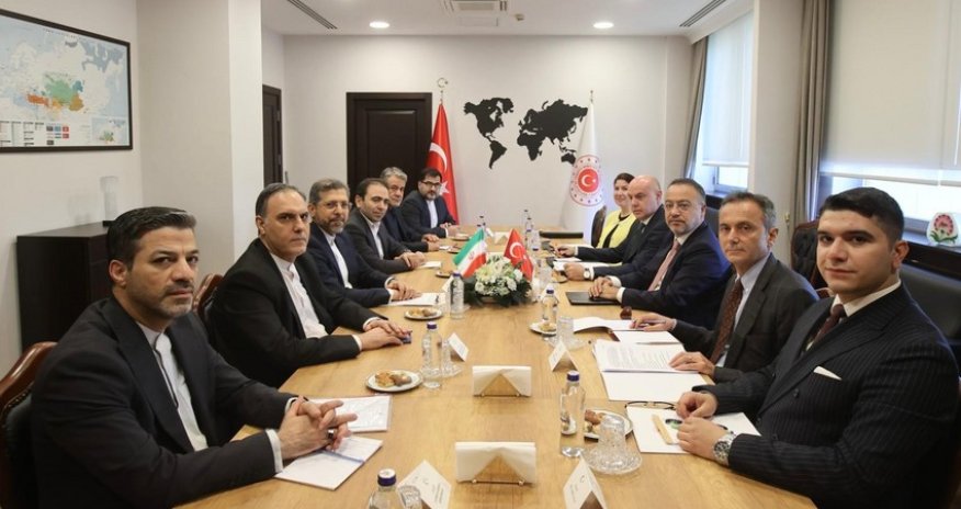 Турецкие и иранские дипломаты обсудили региональные вопросы